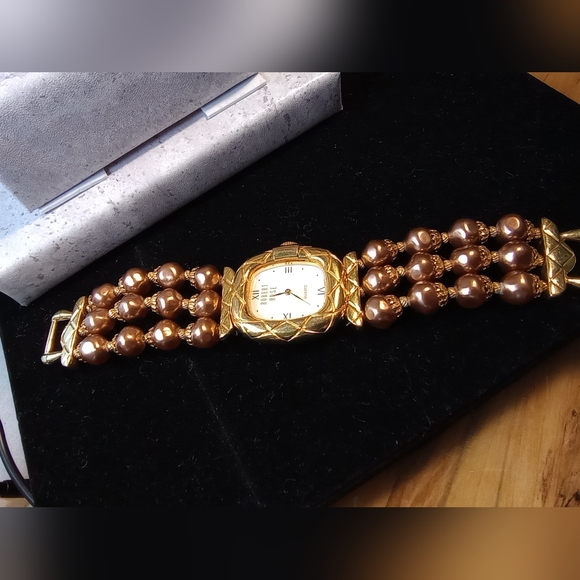 Robert Rose Watch Toffee Faux Pearl Triple Strand Bracelet 7-7.5" - Picture 5 of 9